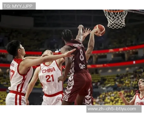 中国男篮蓝队迎战澳洲队全力争胜展现实力与团队精神